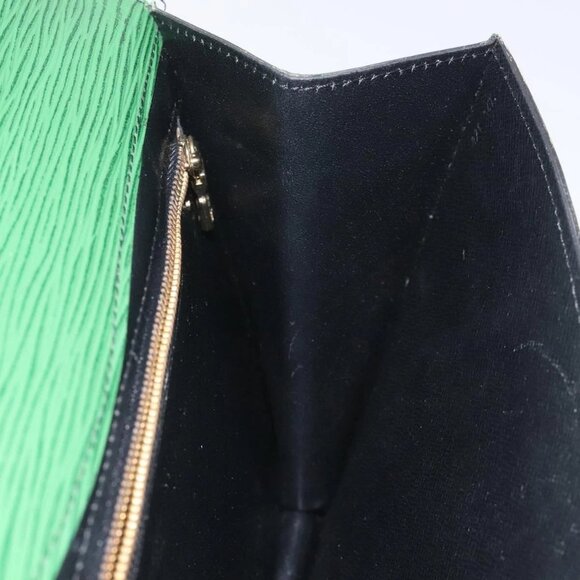 LOUIS VUITTON Epi Montaigne 27 Clutch Bag Green - Picture 13 of 16